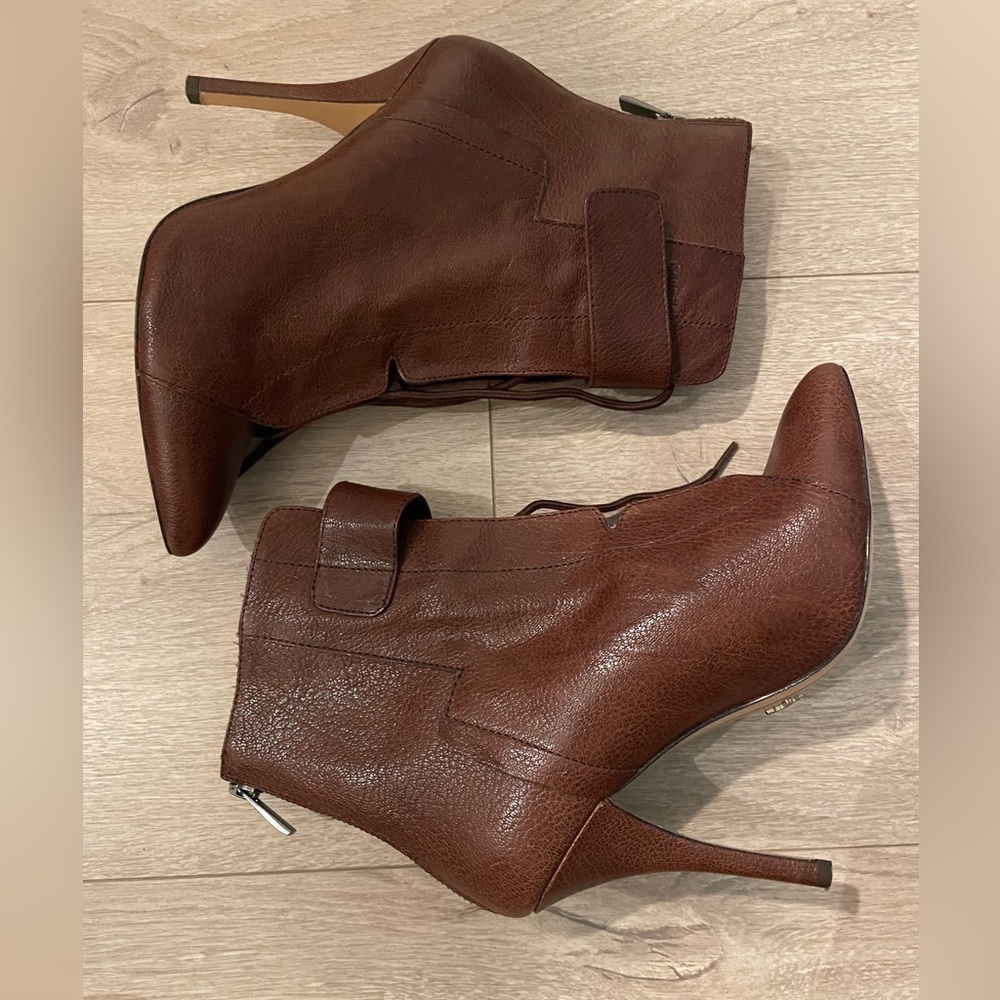 Pour la Victorie stiletto heeled bootie with hidden laces